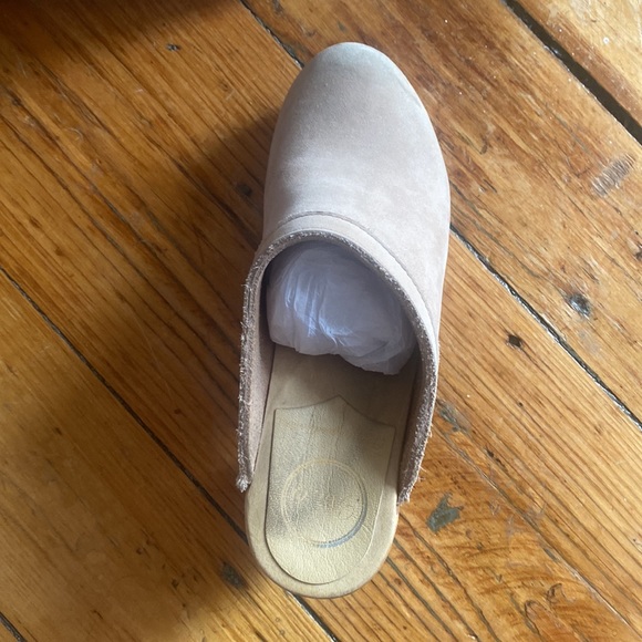 No. 6 Clogs - Picture 2 of 6